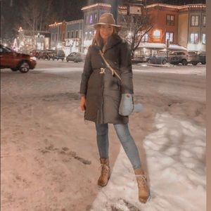 Tahari down coat SZ 2/4